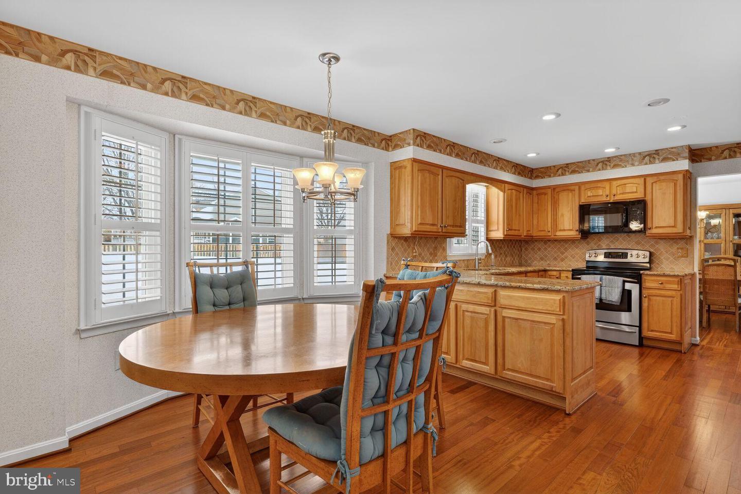 8836 SHADOWLAKE WAY, SPRINGFIELD, Virginia 22153, 4 Bedrooms Bedrooms, 8 Rooms Rooms,3 BathroomsBathrooms,Residential,For sale,8836 SHADOWLAKE WAY,VAFX2290544 MLS # VAFX2290544