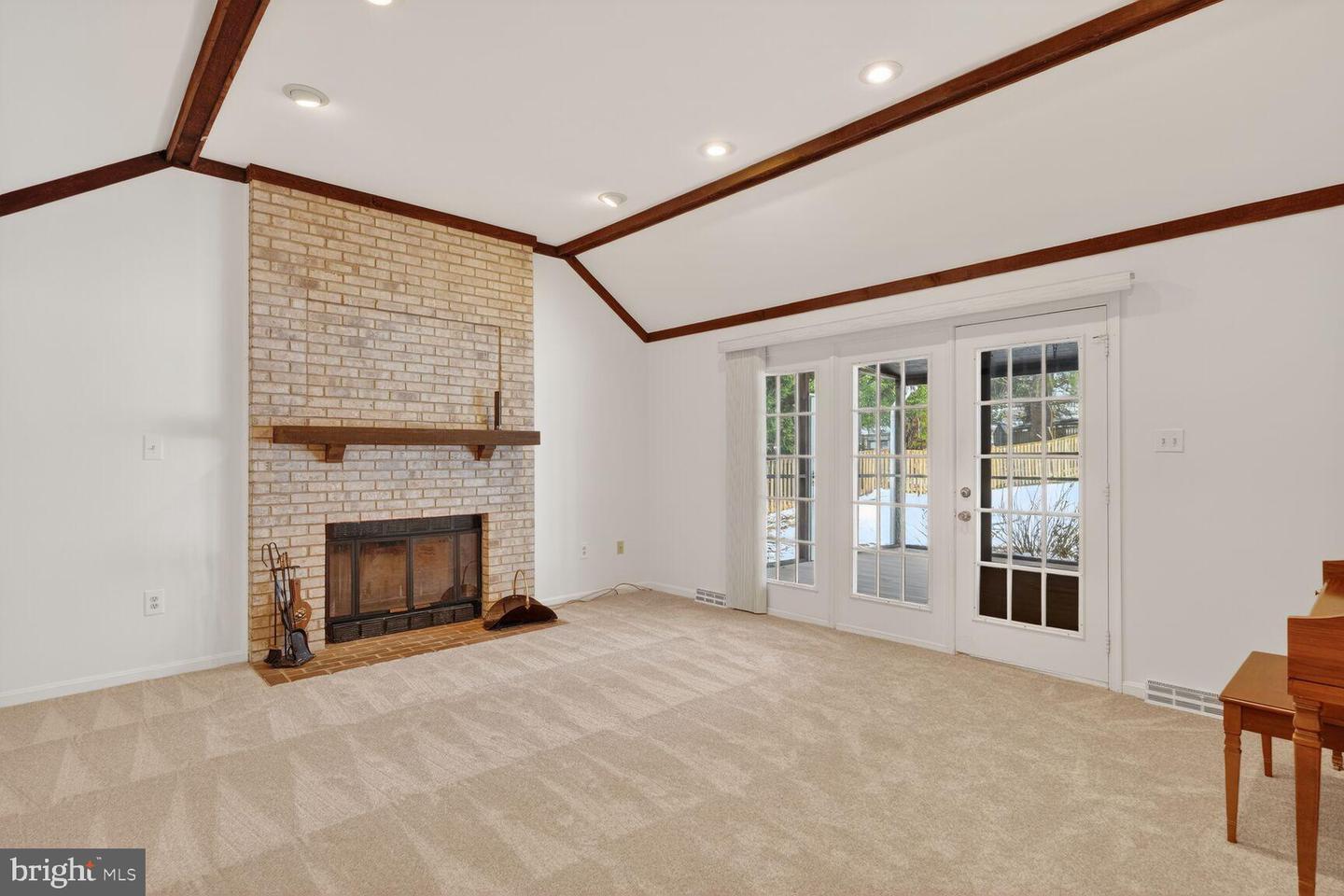 8836 SHADOWLAKE WAY, SPRINGFIELD, Virginia 22153, 4 Bedrooms Bedrooms, 8 Rooms Rooms,3 BathroomsBathrooms,Residential,For sale,8836 SHADOWLAKE WAY,VAFX2290544 MLS # VAFX2290544