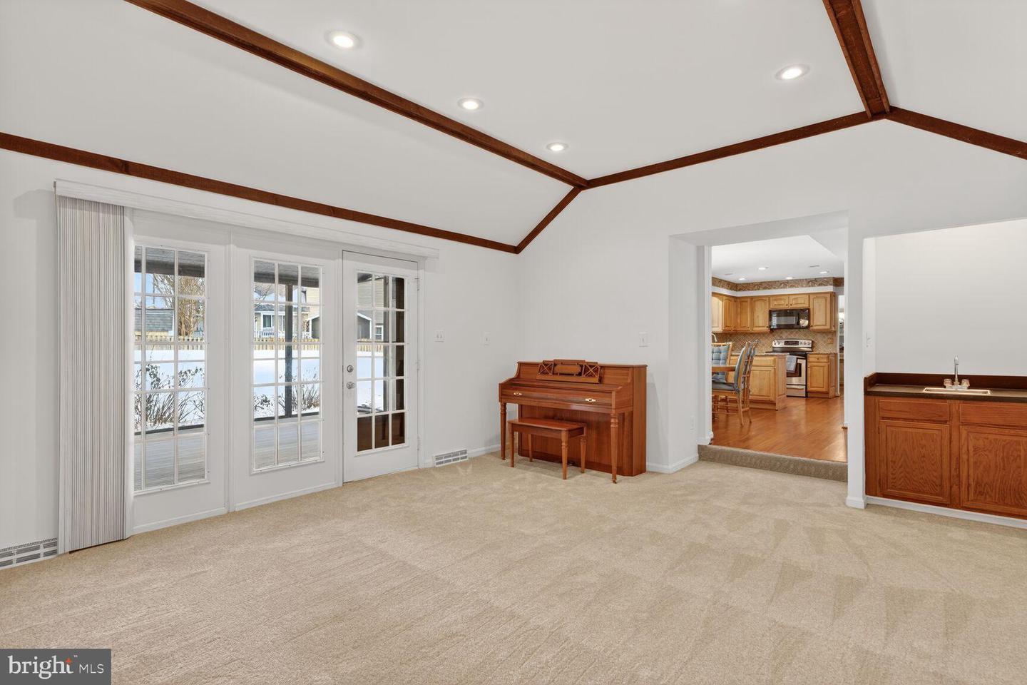 8836 SHADOWLAKE WAY, SPRINGFIELD, Virginia 22153, 4 Bedrooms Bedrooms, 8 Rooms Rooms,3 BathroomsBathrooms,Residential,For sale,8836 SHADOWLAKE WAY,VAFX2290544 MLS # VAFX2290544