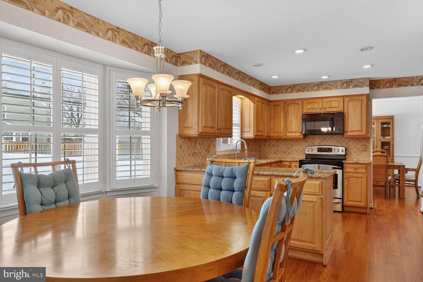 8836 SHADOWLAKE WAY, SPRINGFIELD, Virginia 22153, 4 Bedrooms Bedrooms, 8 Rooms Rooms,3 BathroomsBathrooms,Residential,For sale,8836 SHADOWLAKE WAY,VAFX2290544 MLS # VAFX2290544