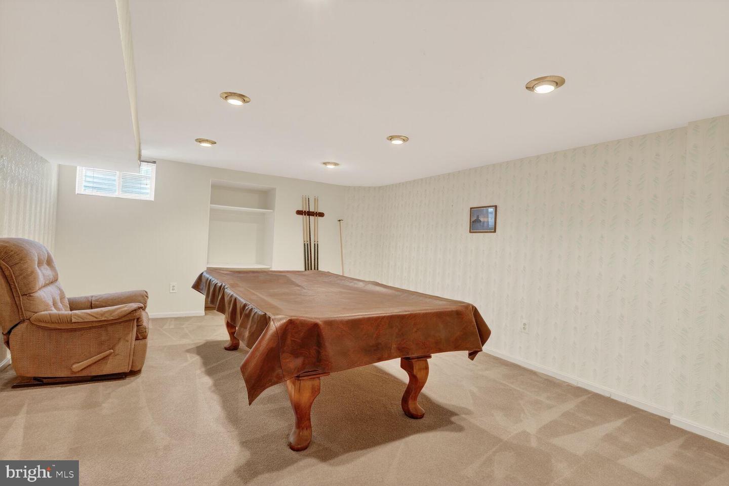 8836 SHADOWLAKE WAY, SPRINGFIELD, Virginia 22153, 4 Bedrooms Bedrooms, 8 Rooms Rooms,3 BathroomsBathrooms,Residential,For sale,8836 SHADOWLAKE WAY,VAFX2290544 MLS # VAFX2290544