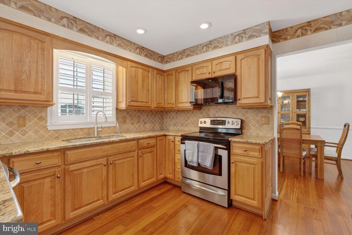 8836 SHADOWLAKE WAY, SPRINGFIELD, Virginia 22153, 4 Bedrooms Bedrooms, 8 Rooms Rooms,3 BathroomsBathrooms,Residential,For sale,8836 SHADOWLAKE WAY,VAFX2290544 MLS # VAFX2290544