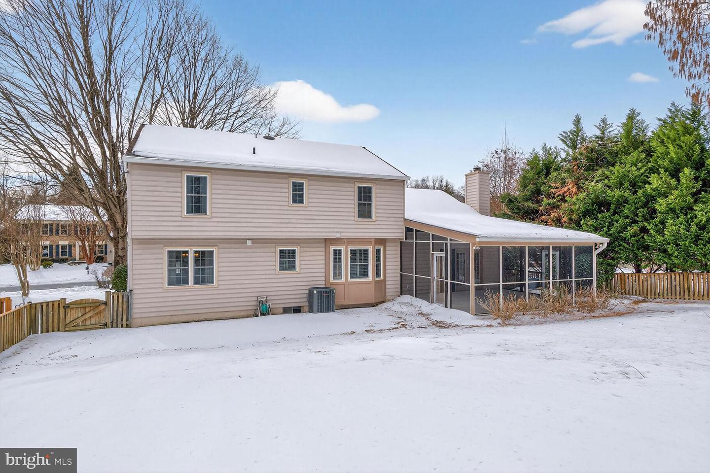 8836 SHADOWLAKE WAY, SPRINGFIELD, Virginia 22153, 4 Bedrooms Bedrooms, 8 Rooms Rooms,3 BathroomsBathrooms,Residential,For sale,8836 SHADOWLAKE WAY,VAFX2290544 MLS # VAFX2290544