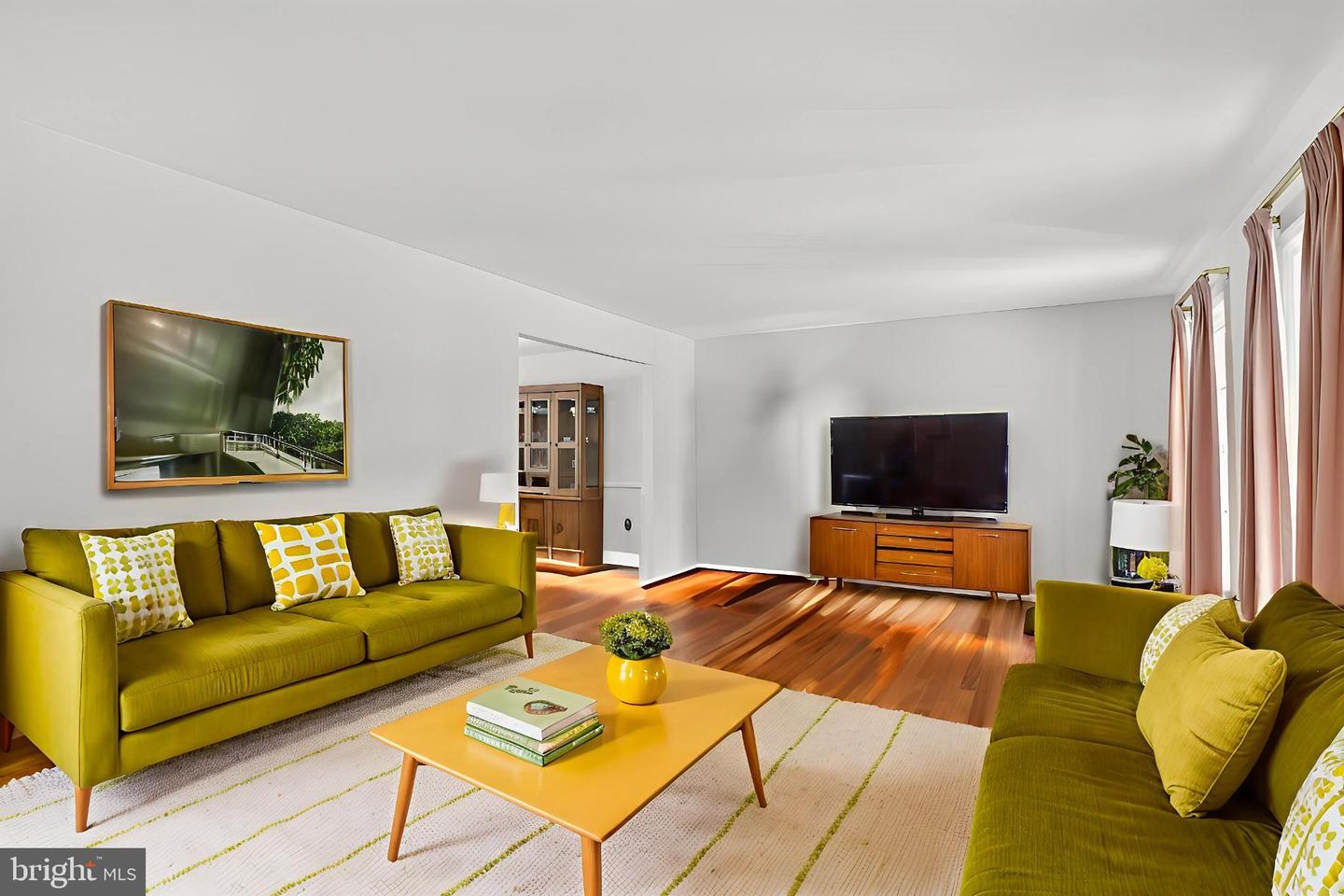 8836 SHADOWLAKE WAY, SPRINGFIELD, Virginia 22153, 4 Bedrooms Bedrooms, 8 Rooms Rooms,3 BathroomsBathrooms,Residential,For sale,8836 SHADOWLAKE WAY,VAFX2290544 MLS # VAFX2290544