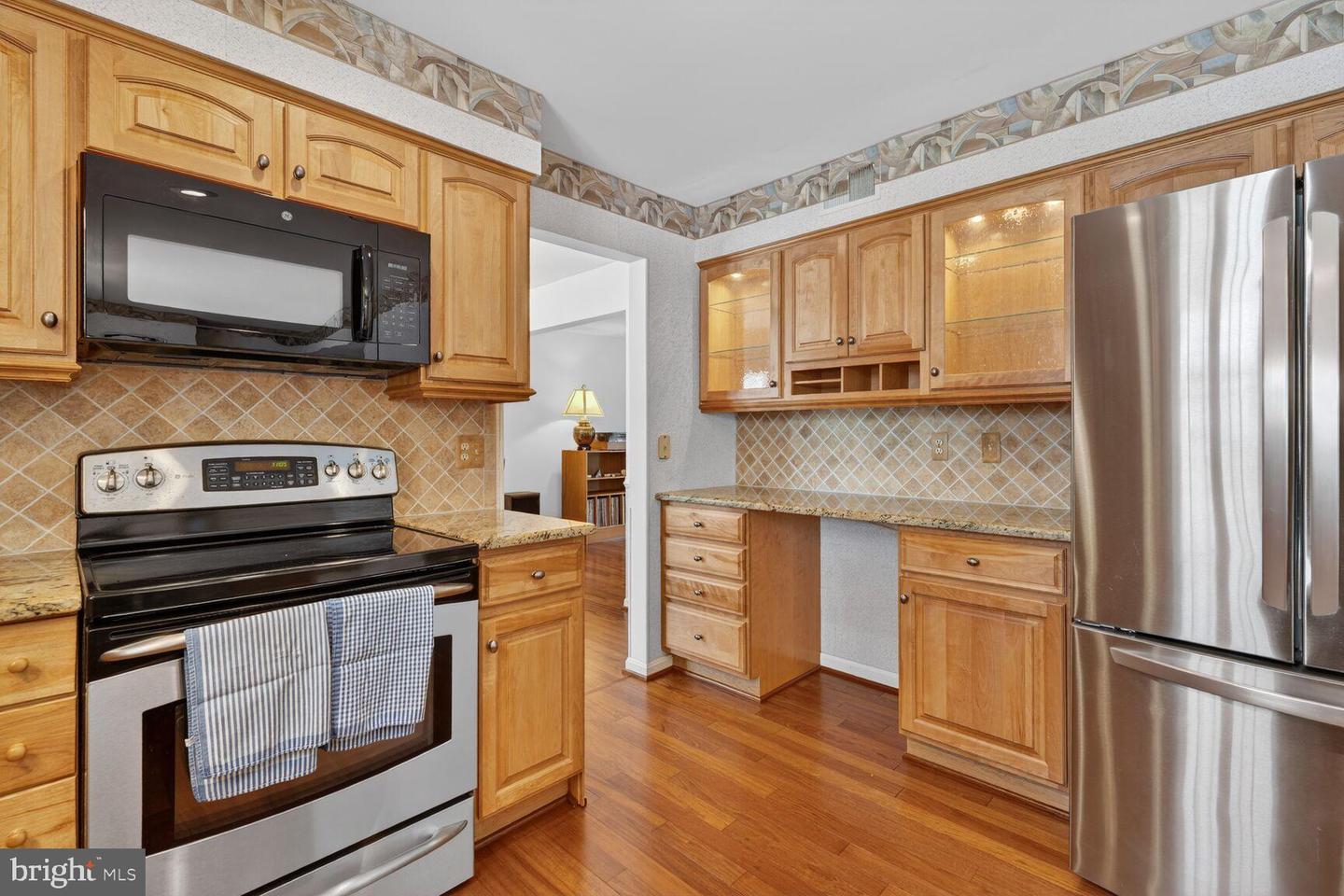 8836 SHADOWLAKE WAY, SPRINGFIELD, Virginia 22153, 4 Bedrooms Bedrooms, 8 Rooms Rooms,3 BathroomsBathrooms,Residential,For sale,8836 SHADOWLAKE WAY,VAFX2290544 MLS # VAFX2290544