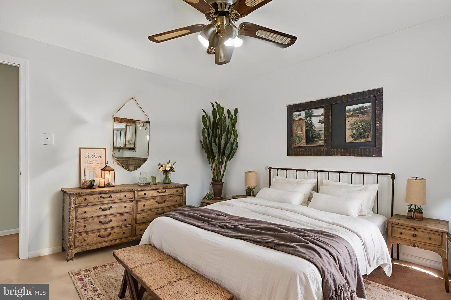 8836 SHADOWLAKE WAY, SPRINGFIELD, Virginia 22153, 4 Bedrooms Bedrooms, 8 Rooms Rooms,3 BathroomsBathrooms,Residential,For sale,8836 SHADOWLAKE WAY,VAFX2290544 MLS # VAFX2290544