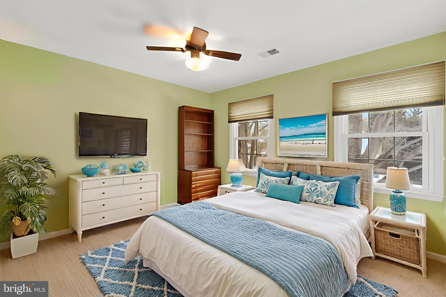 8836 SHADOWLAKE WAY, SPRINGFIELD, Virginia 22153, 4 Bedrooms Bedrooms, 8 Rooms Rooms,3 BathroomsBathrooms,Residential,For sale,8836 SHADOWLAKE WAY,VAFX2290544 MLS # VAFX2290544