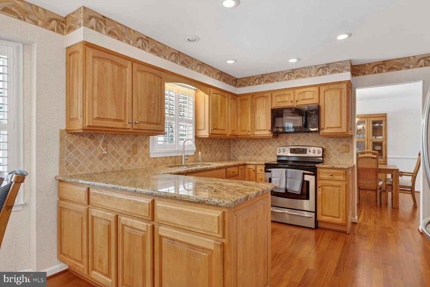 8836 SHADOWLAKE WAY, SPRINGFIELD, Virginia 22153, 4 Bedrooms Bedrooms, 8 Rooms Rooms,3 BathroomsBathrooms,Residential,For sale,8836 SHADOWLAKE WAY,VAFX2290544 MLS # VAFX2290544