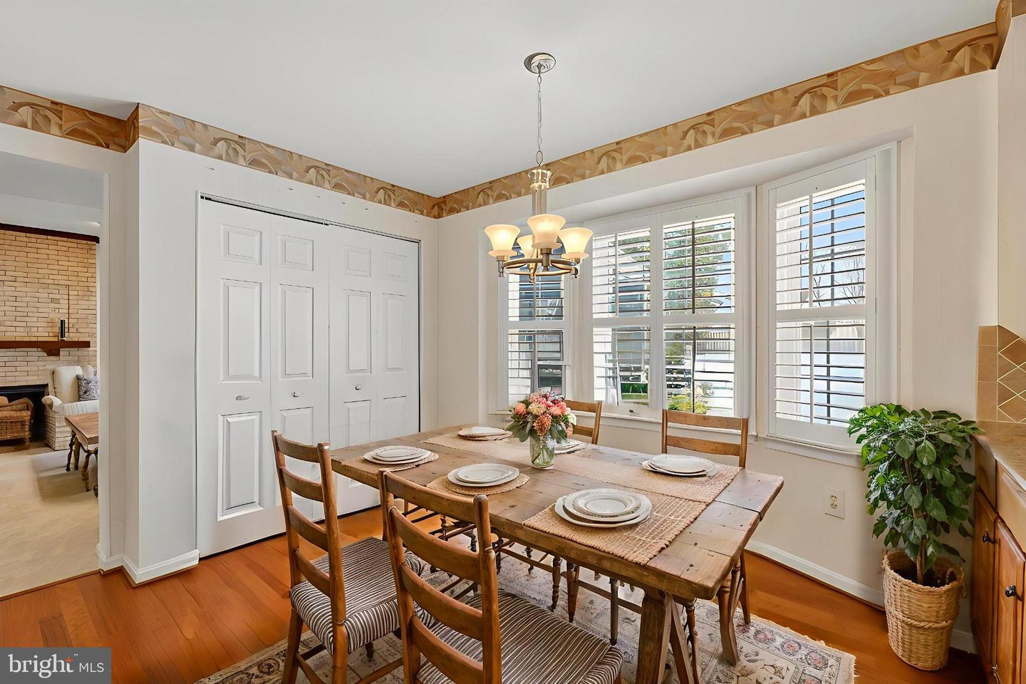 8836 SHADOWLAKE WAY, SPRINGFIELD, Virginia 22153, 4 Bedrooms Bedrooms, 8 Rooms Rooms,3 BathroomsBathrooms,Residential,For sale,8836 SHADOWLAKE WAY,VAFX2290544 MLS # VAFX2290544