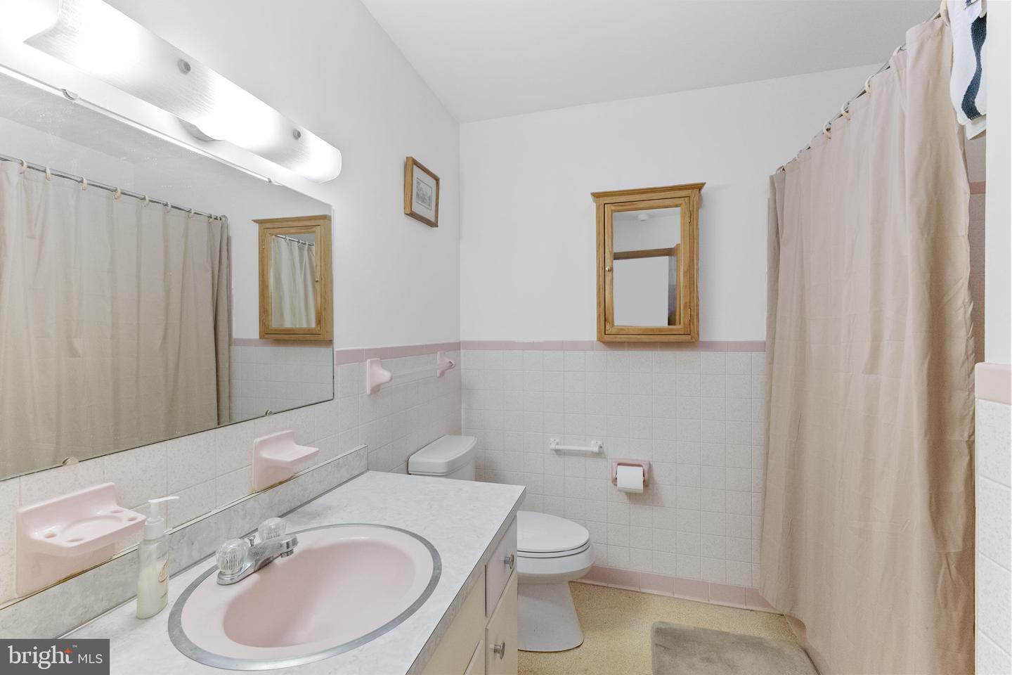 623 W SPRING ST, WOODSTOCK, Virginia 22664, 3 Bedrooms Bedrooms, ,3 BathroomsBathrooms,Residential,For sale,623 W SPRING ST,VASH2013566 MLS # VASH2013566