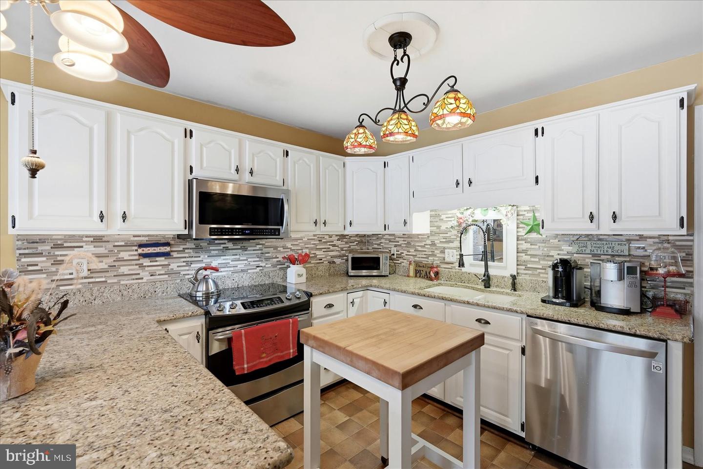 14391 CLEARVIEW AVE, GAINESVILLE, Virginia 20155, 4 Bedrooms Bedrooms, ,3 BathroomsBathrooms,Residential,For sale,14391 CLEARVIEW AVE,VAPW2112364 MLS # VAPW2112364