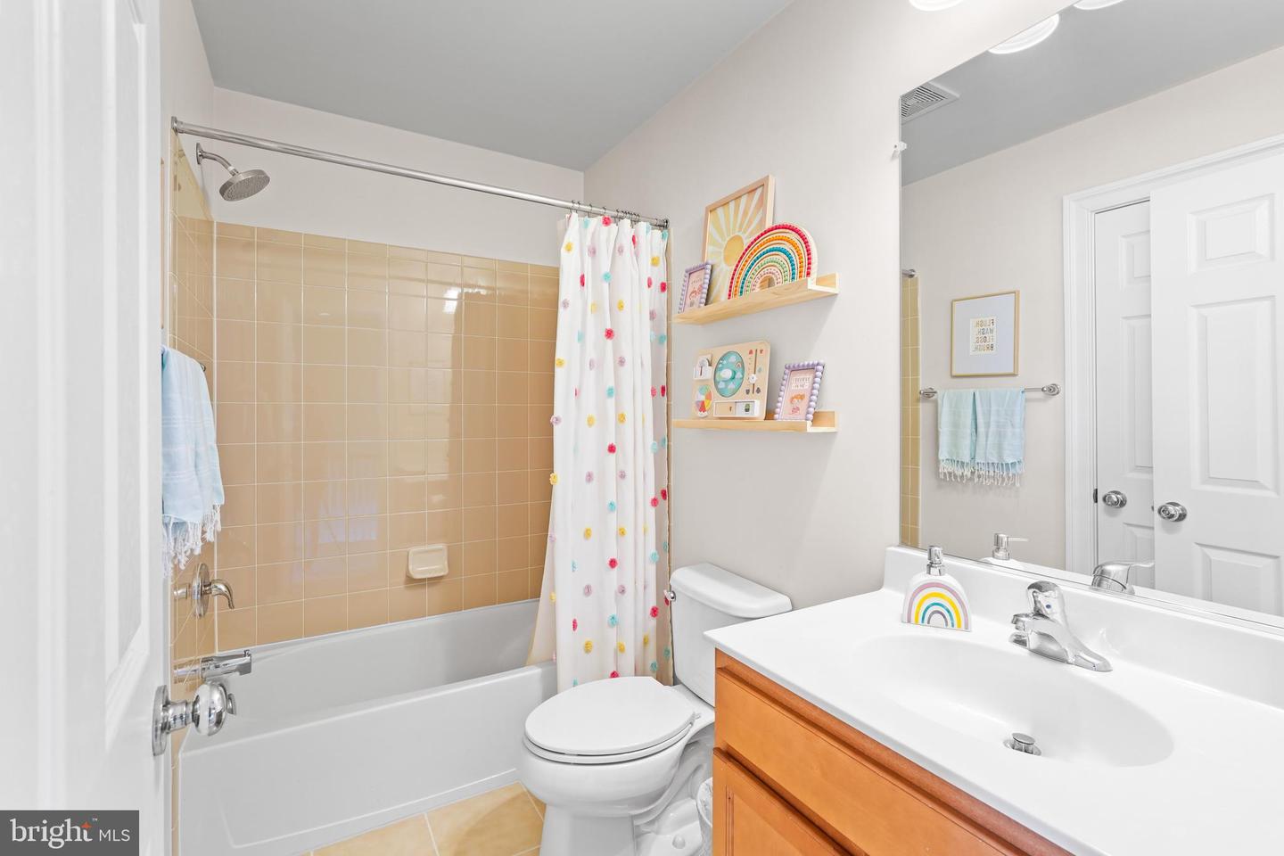 429 HEARTLEAF TER SE, LEESBURG, Virginia 20175, 3 Bedrooms Bedrooms, ,2 BathroomsBathrooms,Residential,For sale,429 HEARTLEAF TER SE,VALO2115788 MLS # VALO2115788