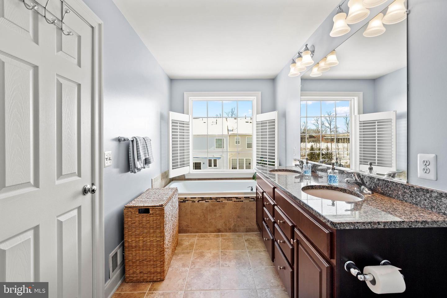 429 HEARTLEAF TER SE, LEESBURG, Virginia 20175, 3 Bedrooms Bedrooms, ,2 BathroomsBathrooms,Residential,For sale,429 HEARTLEAF TER SE,VALO2115788 MLS # VALO2115788