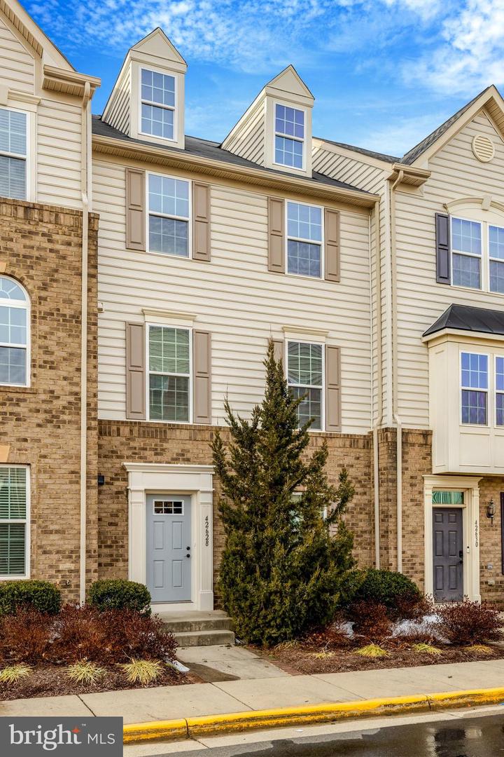 42628 FREISTADT SQ, STERLING, Virginia 20166, 4 Bedrooms Bedrooms, ,2 BathroomsBathrooms,Residential,For sale,42628 FREISTADT SQ,VALO2115794 MLS # VALO2115794