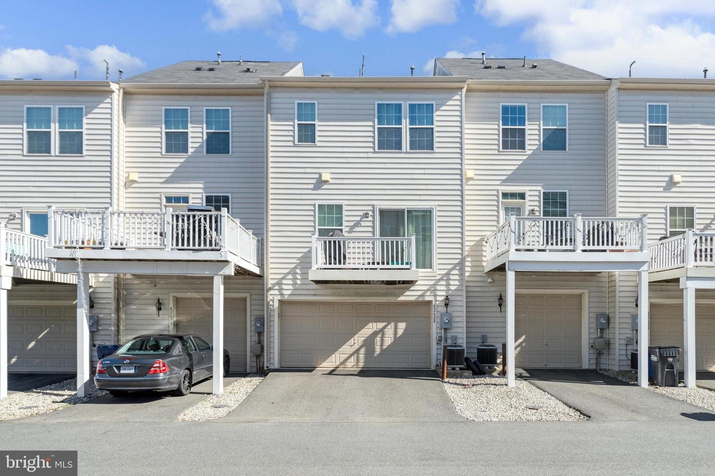 42628 FREISTADT SQ, STERLING, Virginia 20166, 4 Bedrooms Bedrooms, ,2 BathroomsBathrooms,Residential,For sale,42628 FREISTADT SQ,VALO2115794 MLS # VALO2115794