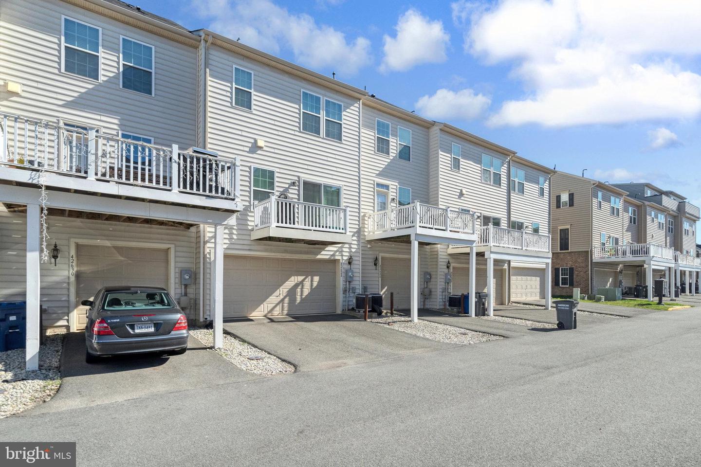 42628 FREISTADT SQ, STERLING, Virginia 20166, 4 Bedrooms Bedrooms, ,2 BathroomsBathrooms,Residential,For sale,42628 FREISTADT SQ,VALO2115794 MLS # VALO2115794