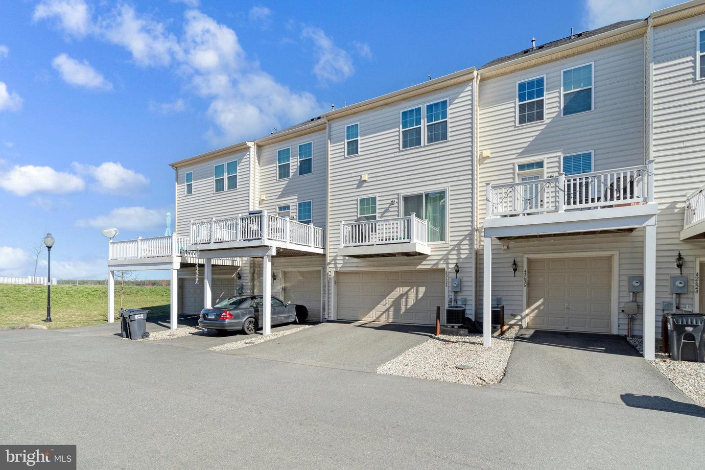 42628 FREISTADT SQ, STERLING, Virginia 20166, 4 Bedrooms Bedrooms, ,2 BathroomsBathrooms,Residential,For sale,42628 FREISTADT SQ,VALO2115794 MLS # VALO2115794