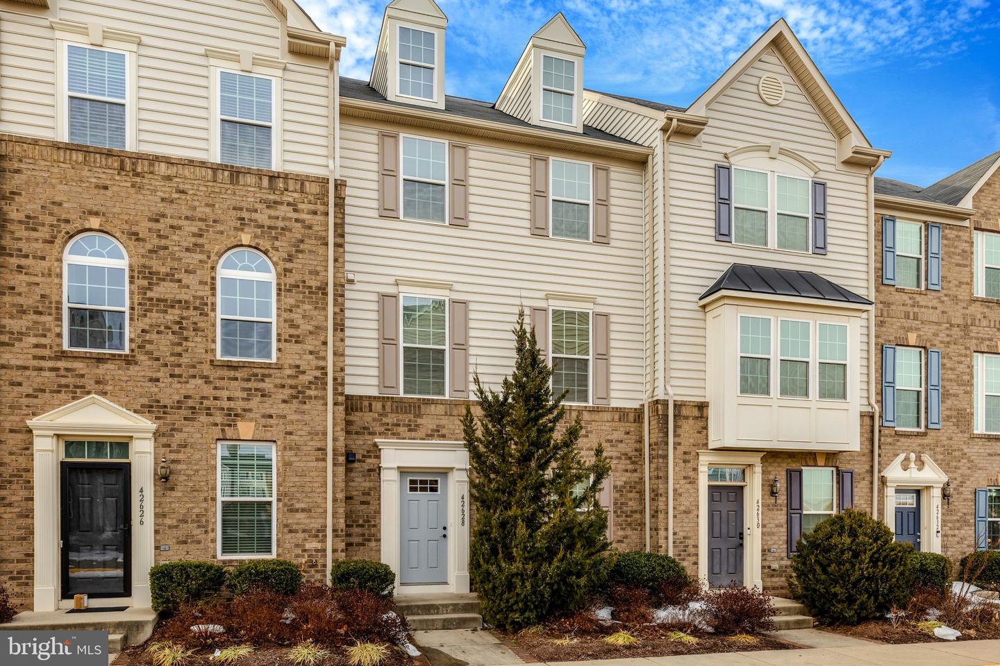 42628 FREISTADT SQ, STERLING, Virginia 20166, 4 Bedrooms Bedrooms, ,2 BathroomsBathrooms,Residential,For sale,42628 FREISTADT SQ,VALO2115794 MLS # VALO2115794