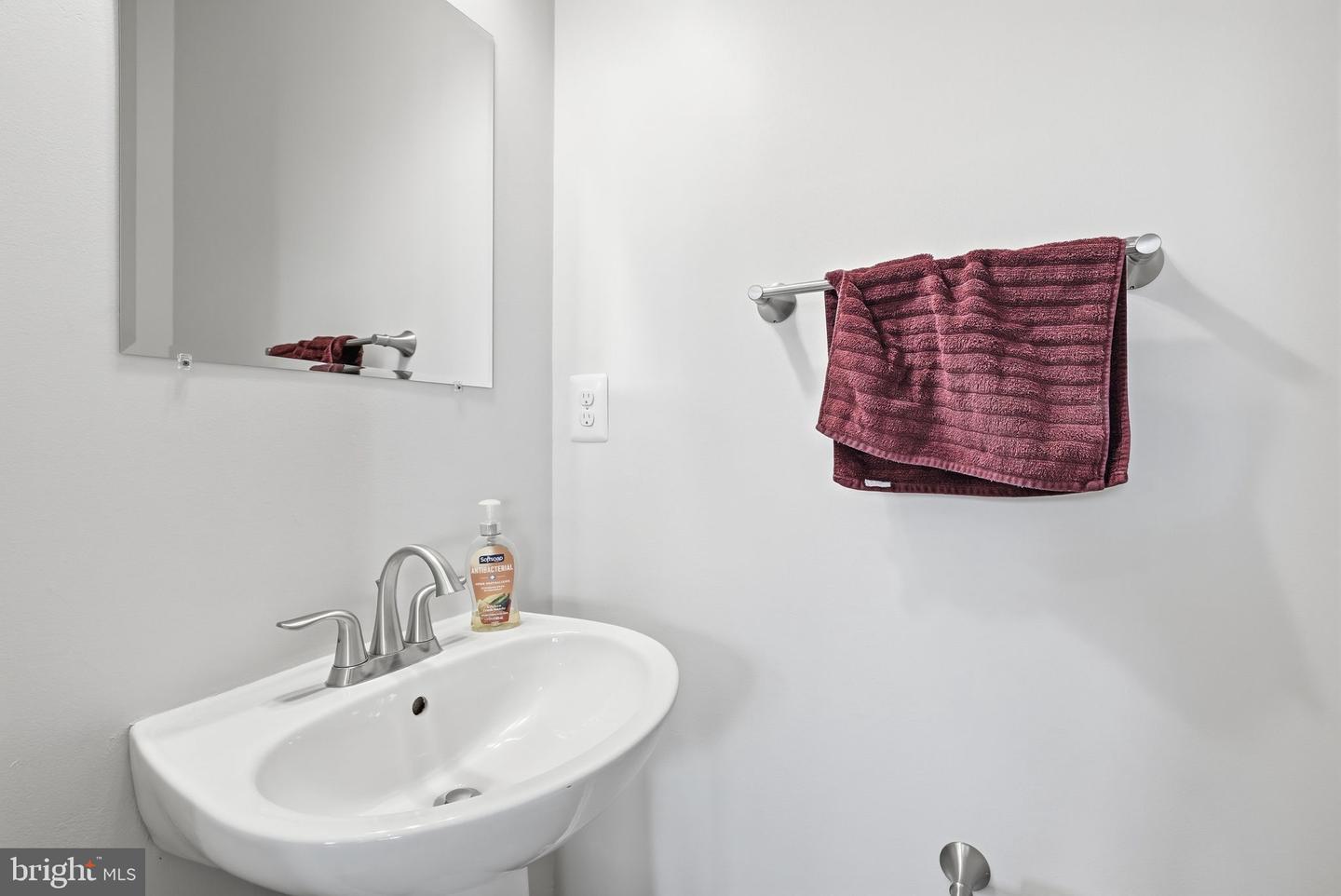 2542 JAMES MONROE CIR, HERNDON, Virginia 20171, 3 Bedrooms Bedrooms, ,2 BathroomsBathrooms,Residential,For sale,2542 JAMES MONROE CIR,VAFX2290806 MLS # VAFX2290806