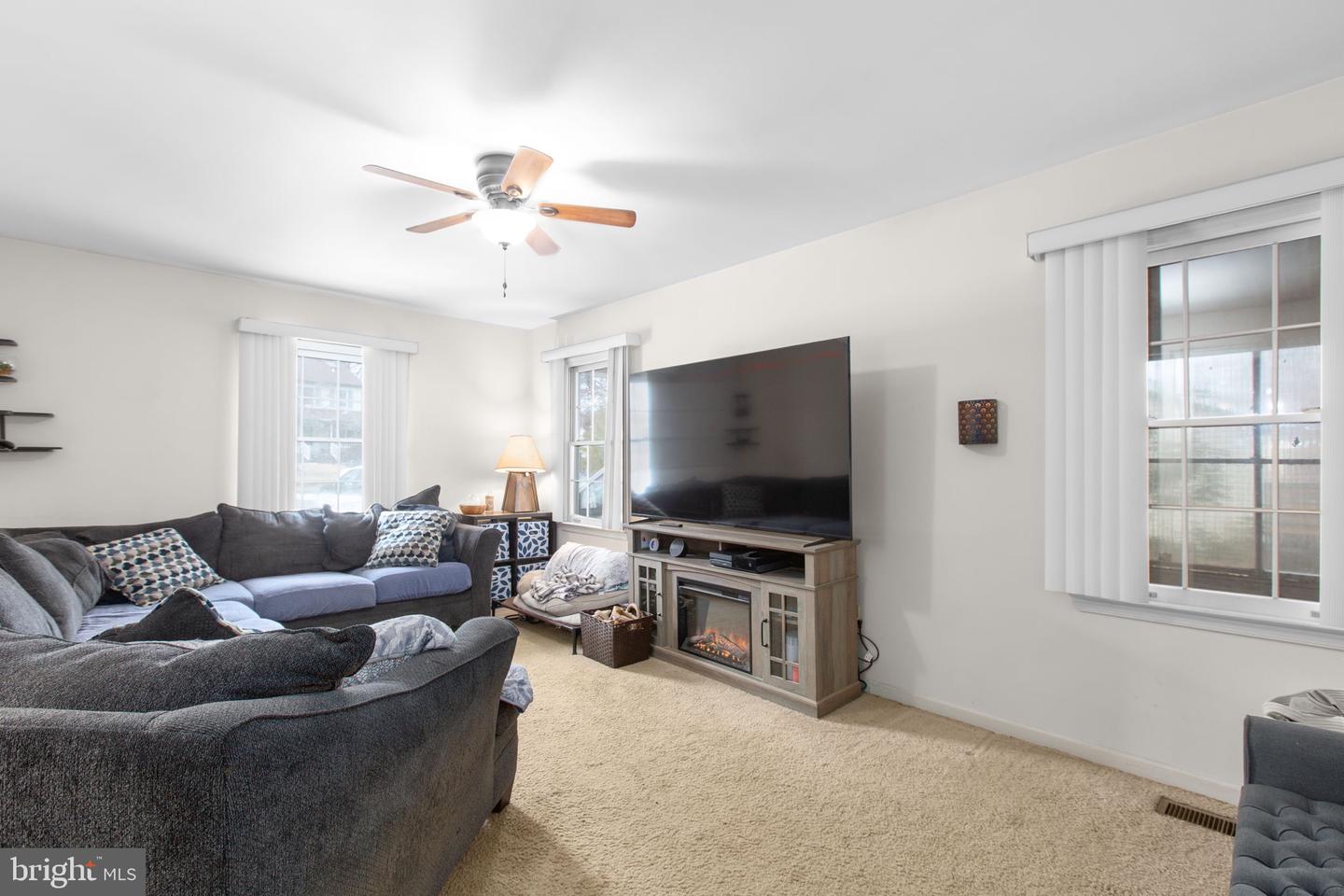 5504 LEAVELLS CROSSING DR, FREDERICKSBURG, Virginia 22407, 3 Bedrooms Bedrooms, 9 Rooms Rooms,2 BathroomsBathrooms,Residential,For sale,5504 LEAVELLS CROSSING DR,VASP2039236 MLS # VASP2039236