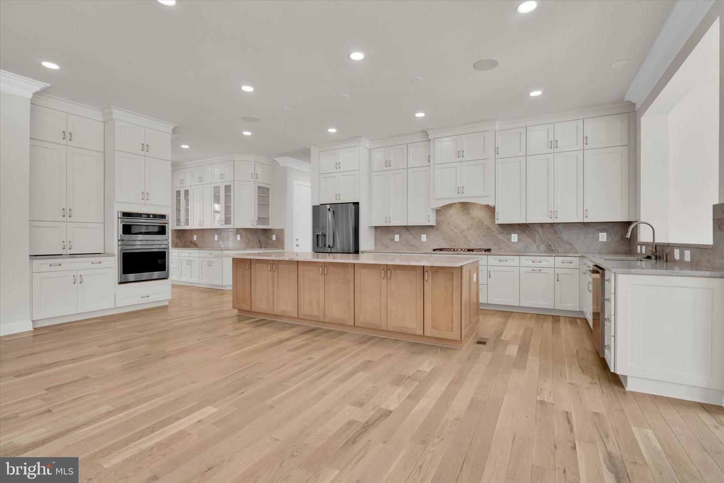 4627 FAIRFAX MANOR CT, CHANTILLY, Virginia 20151, 6 Bedrooms Bedrooms, ,5 BathroomsBathrooms,Residential,For sale,4627 FAIRFAX MANOR CT,VAFX2290920 MLS # VAFX2290920