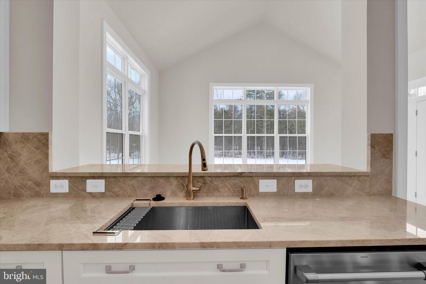 4627 FAIRFAX MANOR CT, CHANTILLY, Virginia 20151, 6 Bedrooms Bedrooms, ,5 BathroomsBathrooms,Residential,For sale,4627 FAIRFAX MANOR CT,VAFX2290920 MLS # VAFX2290920