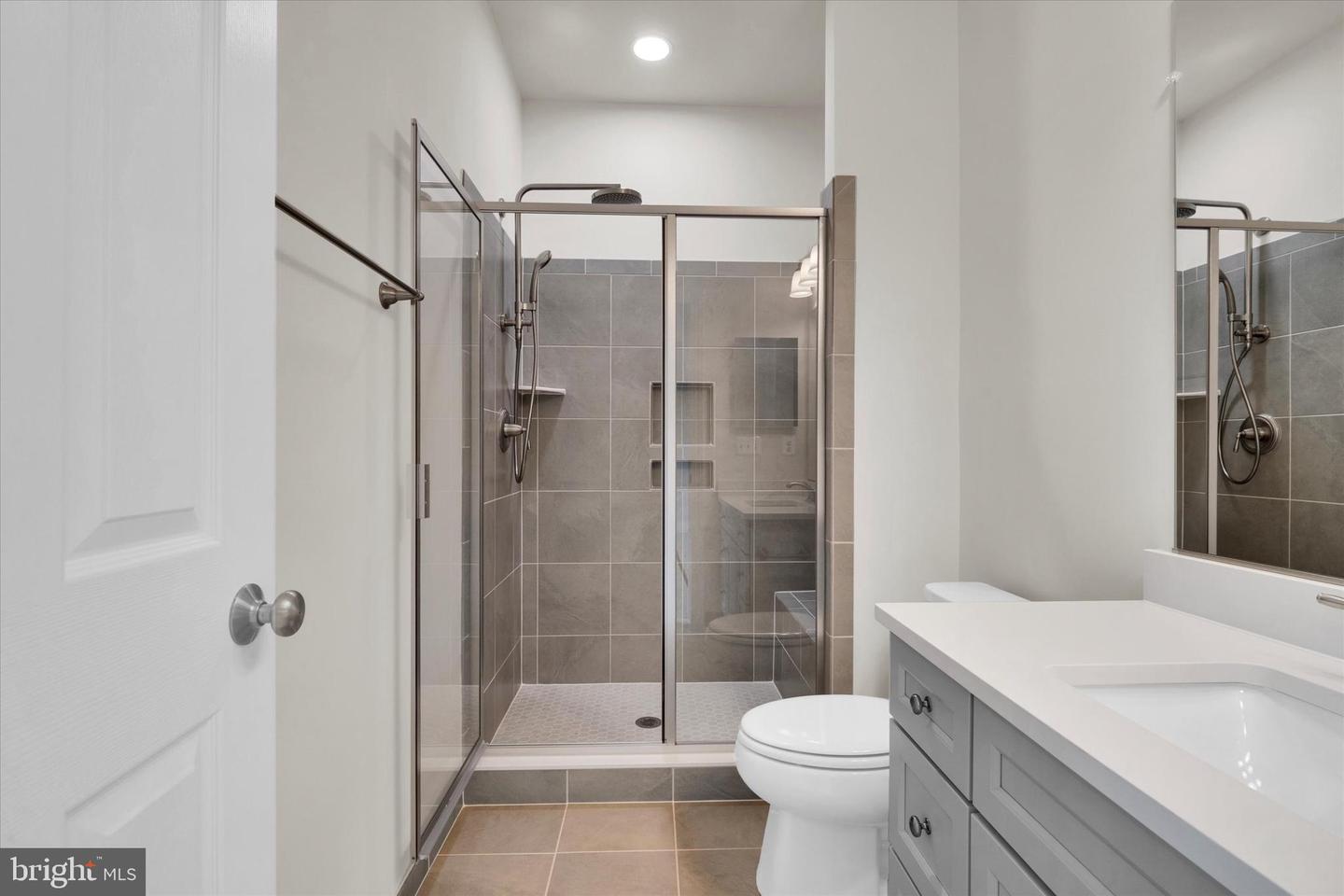 4627 FAIRFAX MANOR CT, CHANTILLY, Virginia 20151, 6 Bedrooms Bedrooms, ,5 BathroomsBathrooms,Residential,For sale,4627 FAIRFAX MANOR CT,VAFX2290920 MLS # VAFX2290920