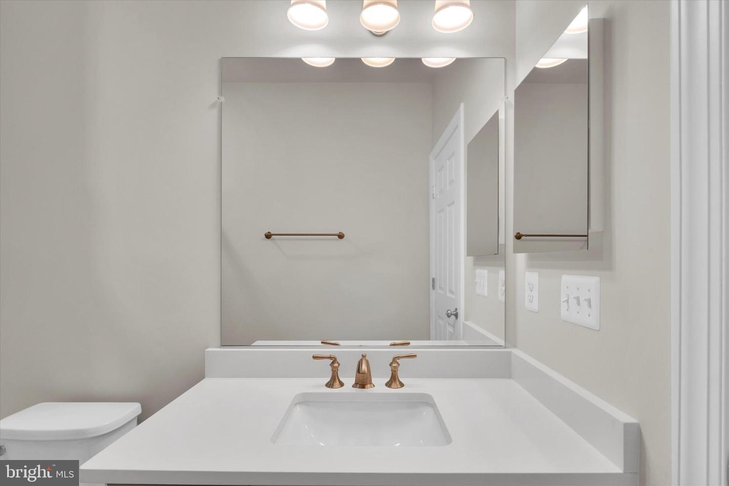 4627 FAIRFAX MANOR CT, CHANTILLY, Virginia 20151, 6 Bedrooms Bedrooms, ,5 BathroomsBathrooms,Residential,For sale,4627 FAIRFAX MANOR CT,VAFX2290920 MLS # VAFX2290920