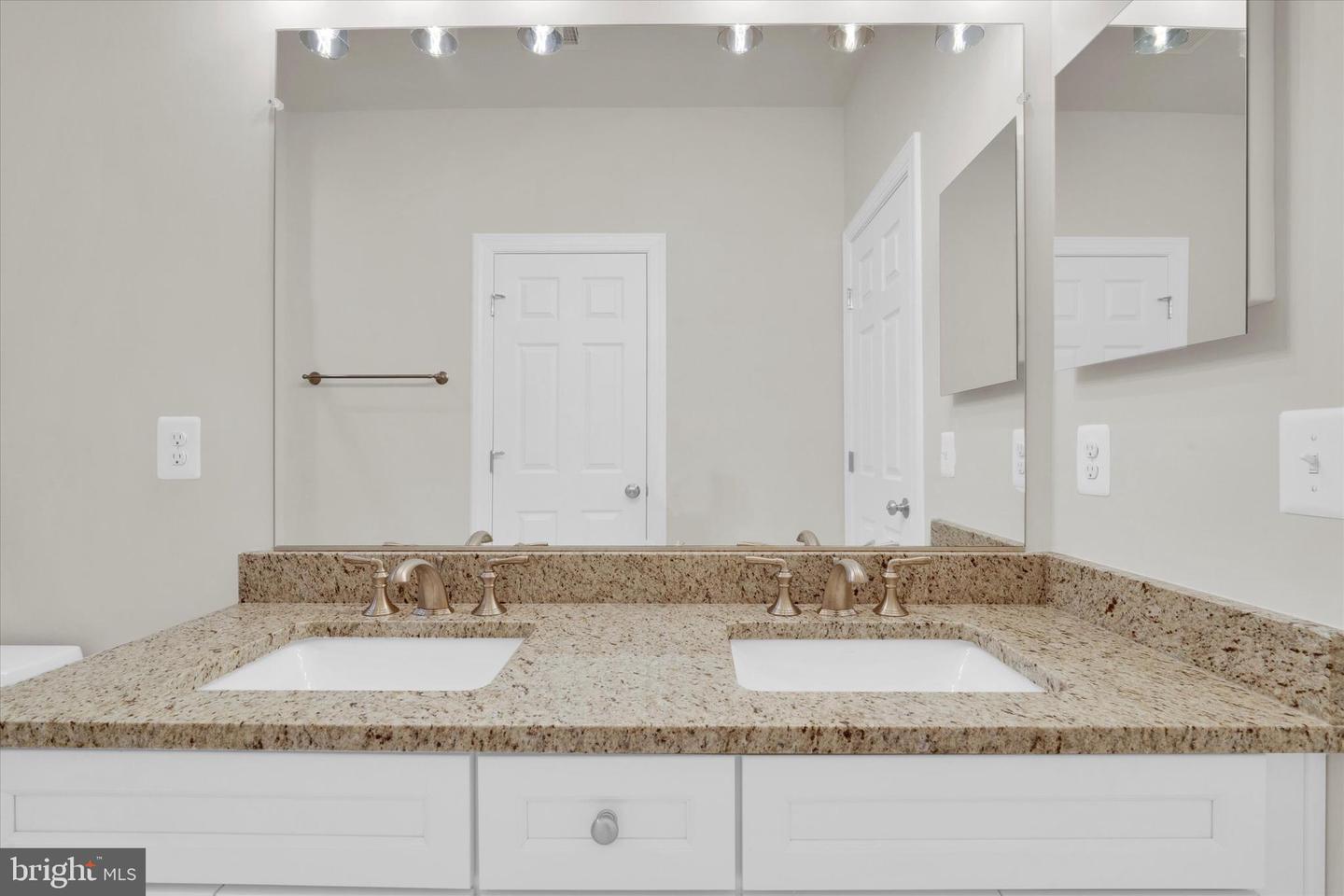 4627 FAIRFAX MANOR CT, CHANTILLY, Virginia 20151, 6 Bedrooms Bedrooms, ,5 BathroomsBathrooms,Residential,For sale,4627 FAIRFAX MANOR CT,VAFX2290920 MLS # VAFX2290920