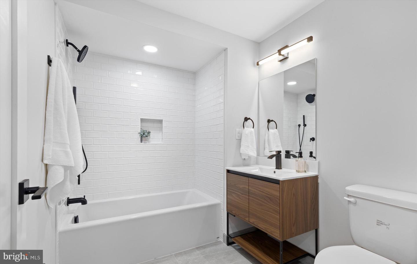 919 12TH ST NE #A201, WASHINGTON, District Of Columbia 20002, 1 Bedroom Bedrooms, ,1 BathroomBathrooms,Residential,For sale,919 12TH ST NE #A201,DCDC2246028 MLS # DCDC2246028