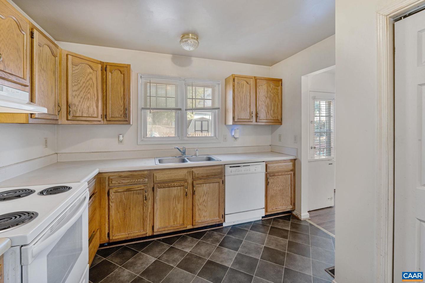 354 NW 10 1/2 ST, CHARLOTTESVILLE, Virginia 22903, 3 Bedrooms Bedrooms, ,2 BathroomsBathrooms,Residential,For sale,354 NW 10 1/2 ST,673269 MLS # 673269