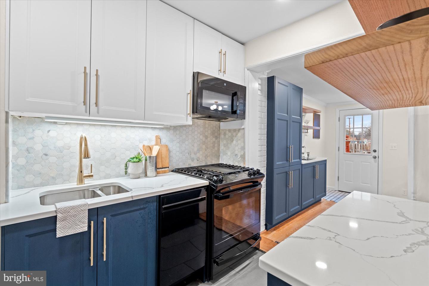 546 E NELSON AVE, ALEXANDRIA, Virginia 22301, 2 Bedrooms Bedrooms, ,2 BathroomsBathrooms,Residential,For sale,546 E NELSON AVE,VAAX2054174 MLS # VAAX2054174