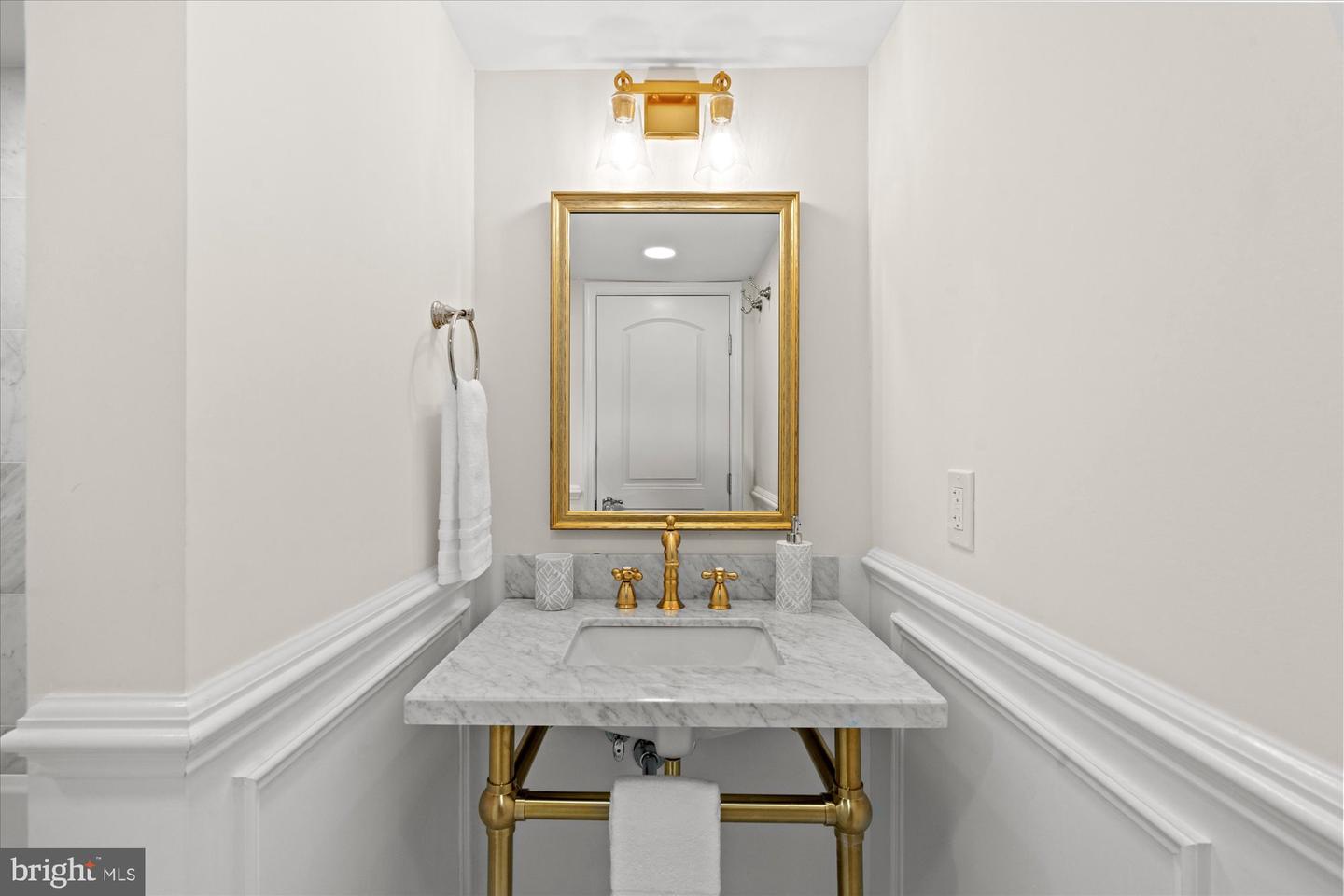 546 E NELSON AVE, ALEXANDRIA, Virginia 22301, 2 Bedrooms Bedrooms, ,2 BathroomsBathrooms,Residential,For sale,546 E NELSON AVE,VAAX2054174 MLS # VAAX2054174