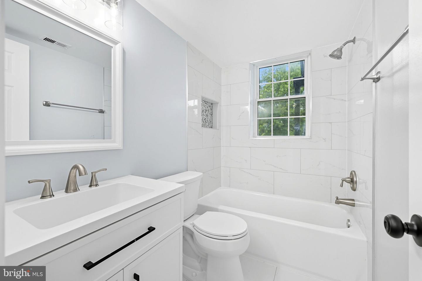 2856 S BUCHANAN ST #B1, ARLINGTON, Virginia 22206, 2 Bedrooms Bedrooms, 7 Rooms Rooms,1 BathroomBathrooms,Residential,For sale,2856 S BUCHANAN ST #B1,VAAR2068942 MLS # VAAR2068942