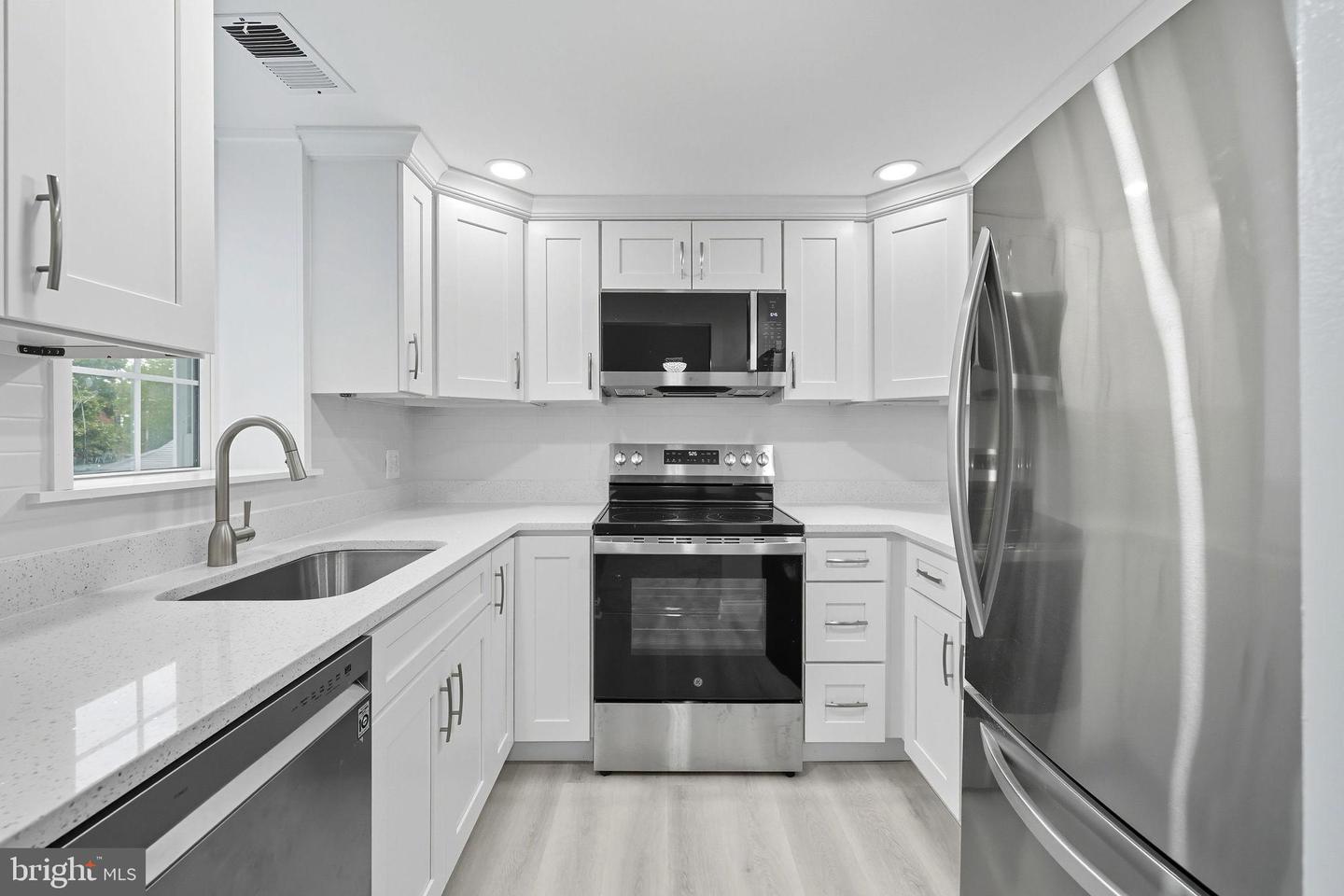 2856 S BUCHANAN ST #B1, ARLINGTON, Virginia 22206, 2 Bedrooms Bedrooms, 7 Rooms Rooms,1 BathroomBathrooms,Residential,For sale,2856 S BUCHANAN ST #B1,VAAR2068942 MLS # VAAR2068942