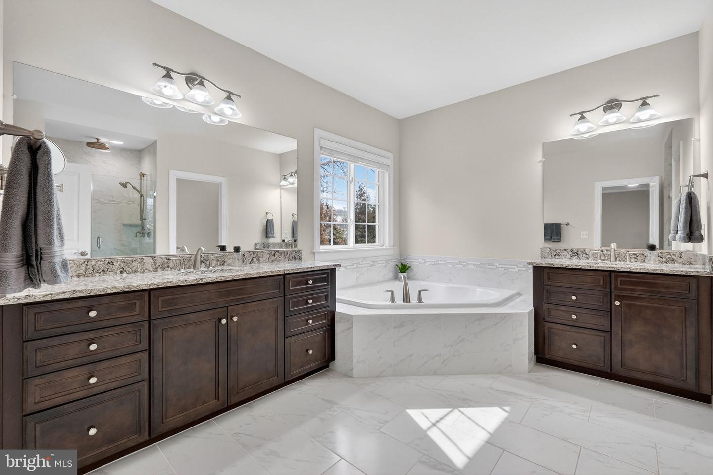 6628 JESSAMINE LN, ANNANDALE, Virginia 22003, 5 Bedrooms Bedrooms, ,4 BathroomsBathrooms,Residential,For sale,6628 JESSAMINE LN,VAFX2291304 MLS # VAFX2291304