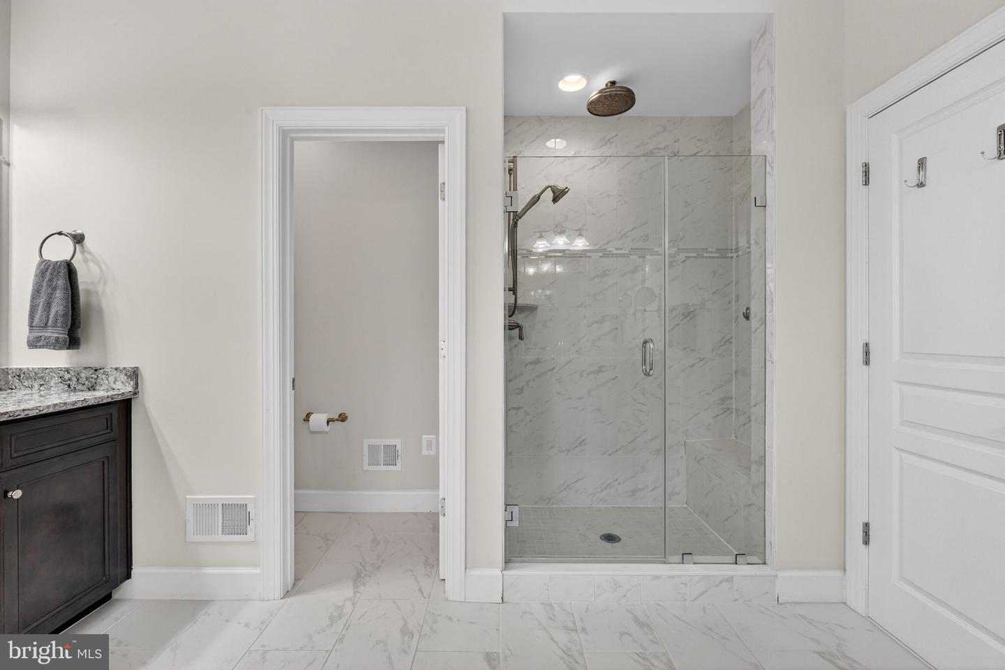 6628 JESSAMINE LN, ANNANDALE, Virginia 22003, 5 Bedrooms Bedrooms, ,4 BathroomsBathrooms,Residential,For sale,6628 JESSAMINE LN,VAFX2291304 MLS # VAFX2291304