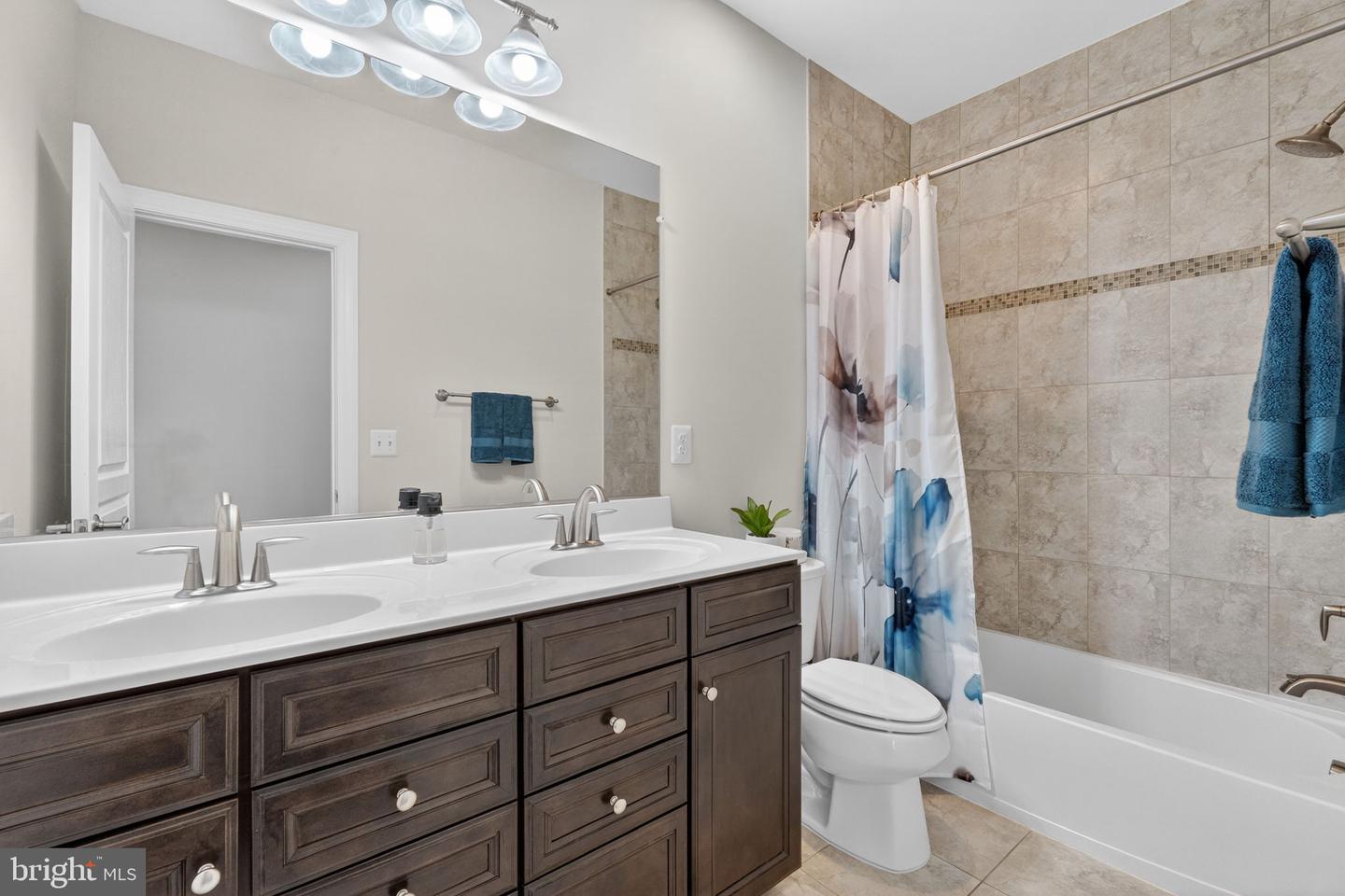 6628 JESSAMINE LN, ANNANDALE, Virginia 22003, 5 Bedrooms Bedrooms, ,4 BathroomsBathrooms,Residential,For sale,6628 JESSAMINE LN,VAFX2291304 MLS # VAFX2291304