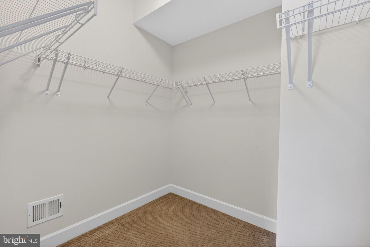 6628 JESSAMINE LN, ANNANDALE, Virginia 22003, 5 Bedrooms Bedrooms, ,4 BathroomsBathrooms,Residential,For sale,6628 JESSAMINE LN,VAFX2291304 MLS # VAFX2291304