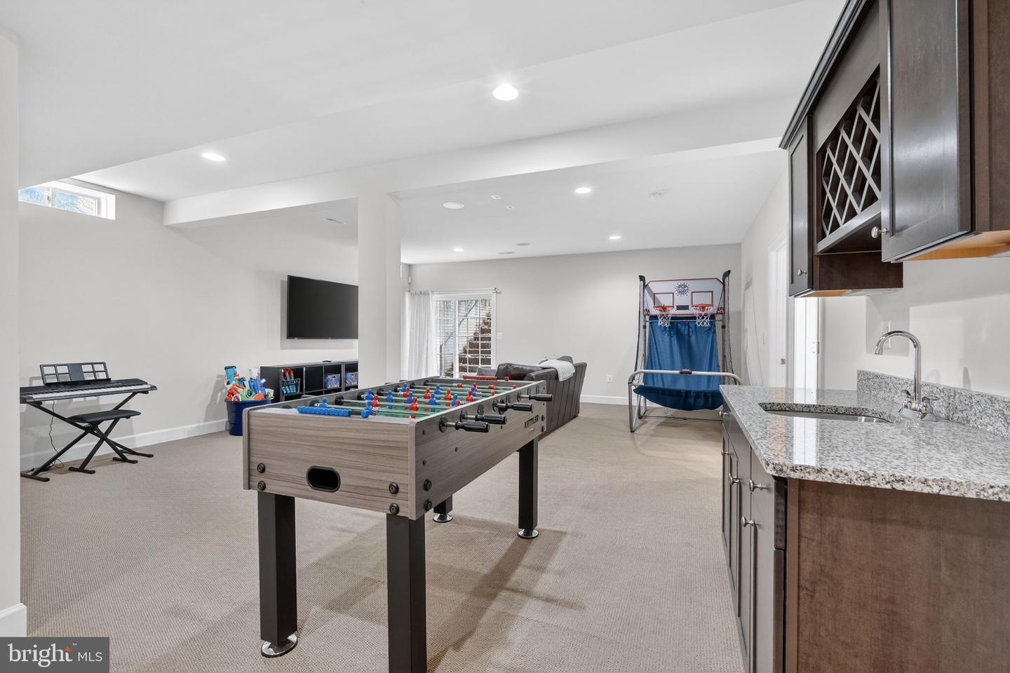 6628 JESSAMINE LN, ANNANDALE, Virginia 22003, 5 Bedrooms Bedrooms, ,4 BathroomsBathrooms,Residential,For sale,6628 JESSAMINE LN,VAFX2291304 MLS # VAFX2291304