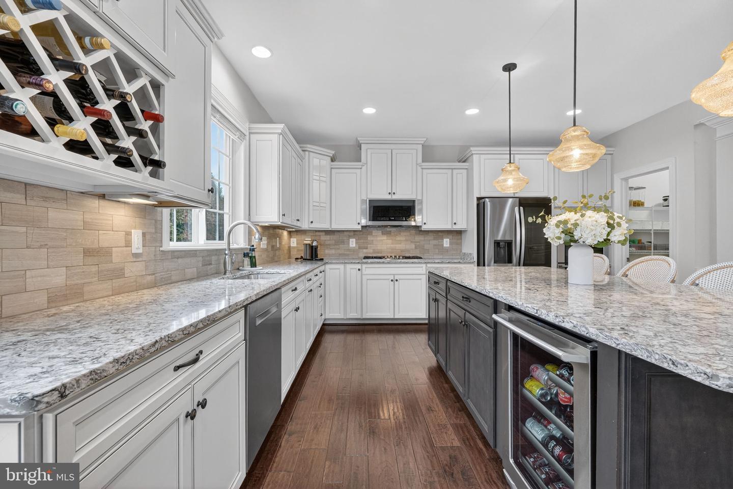 6628 JESSAMINE LN, ANNANDALE, Virginia 22003, 5 Bedrooms Bedrooms, ,4 BathroomsBathrooms,Residential,For sale,6628 JESSAMINE LN,VAFX2291304 MLS # VAFX2291304