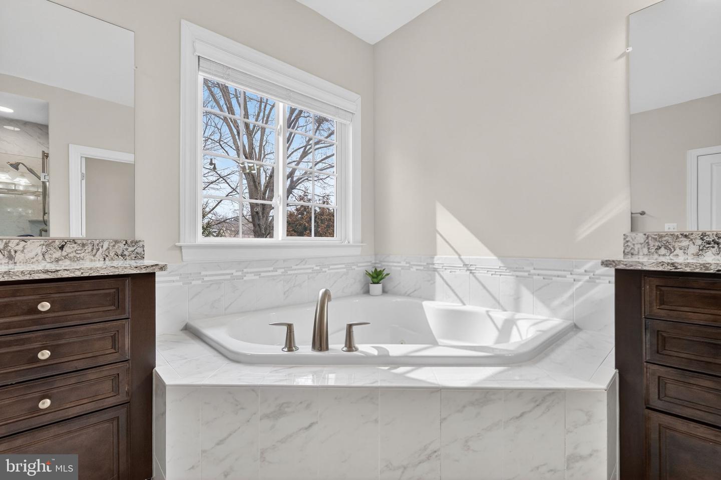 6628 JESSAMINE LN, ANNANDALE, Virginia 22003, 5 Bedrooms Bedrooms, ,4 BathroomsBathrooms,Residential,For sale,6628 JESSAMINE LN,VAFX2291304 MLS # VAFX2291304