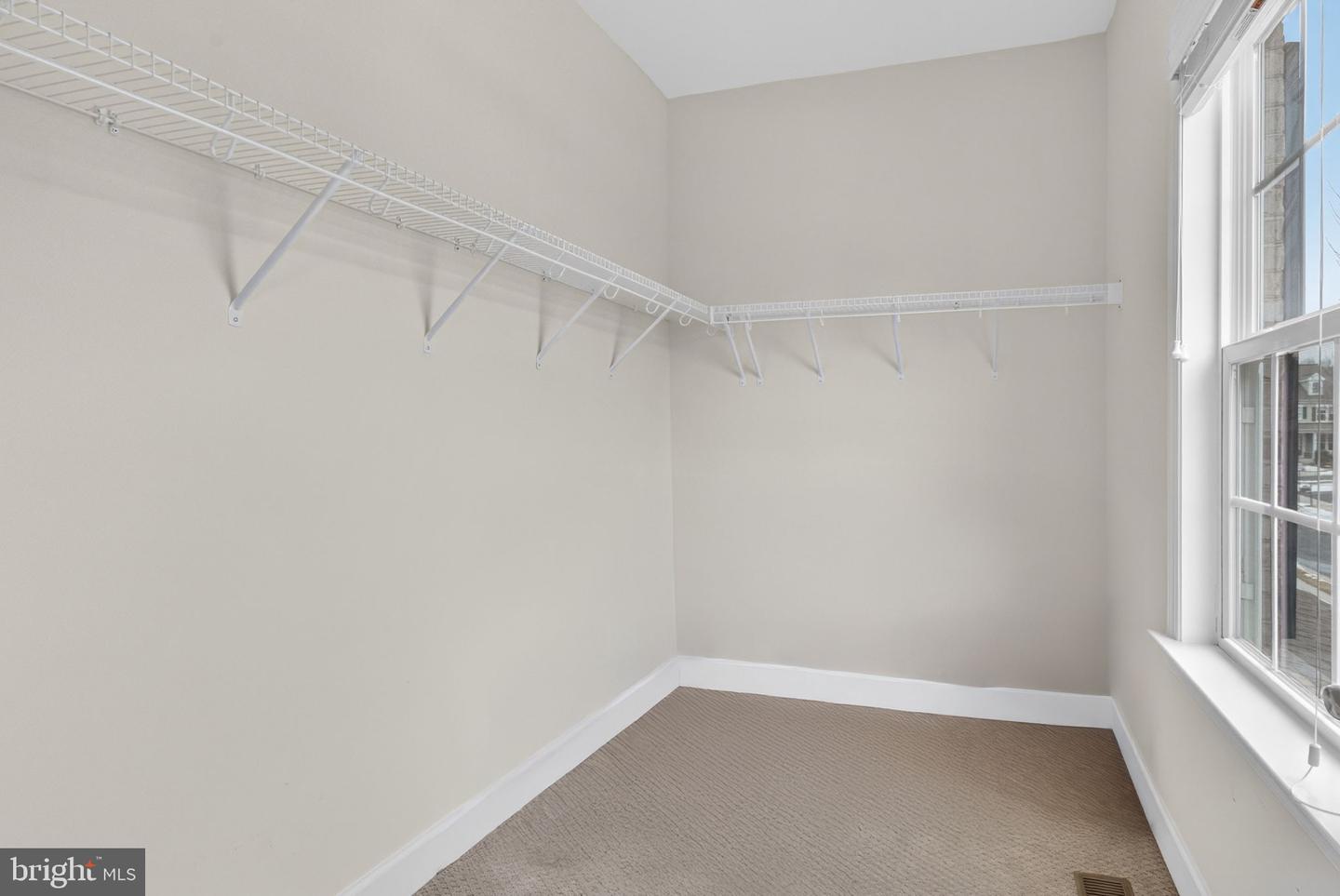 6628 JESSAMINE LN, ANNANDALE, Virginia 22003, 5 Bedrooms Bedrooms, ,4 BathroomsBathrooms,Residential,For sale,6628 JESSAMINE LN,VAFX2291304 MLS # VAFX2291304