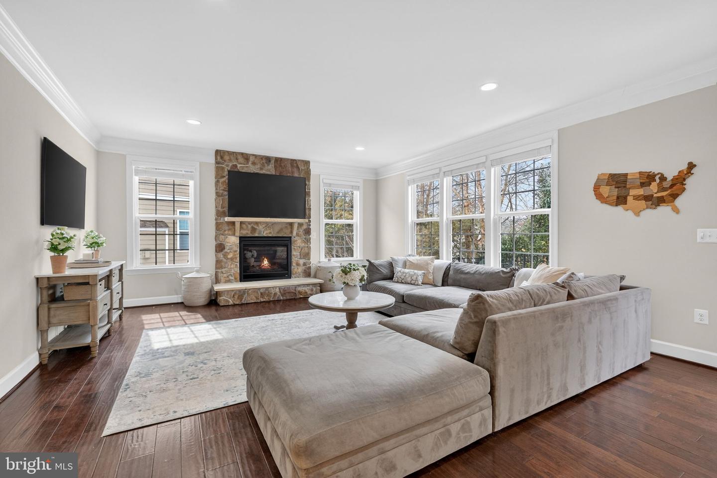 6628 JESSAMINE LN, ANNANDALE, Virginia 22003, 5 Bedrooms Bedrooms, ,4 BathroomsBathrooms,Residential,For sale,6628 JESSAMINE LN,VAFX2291304 MLS # VAFX2291304