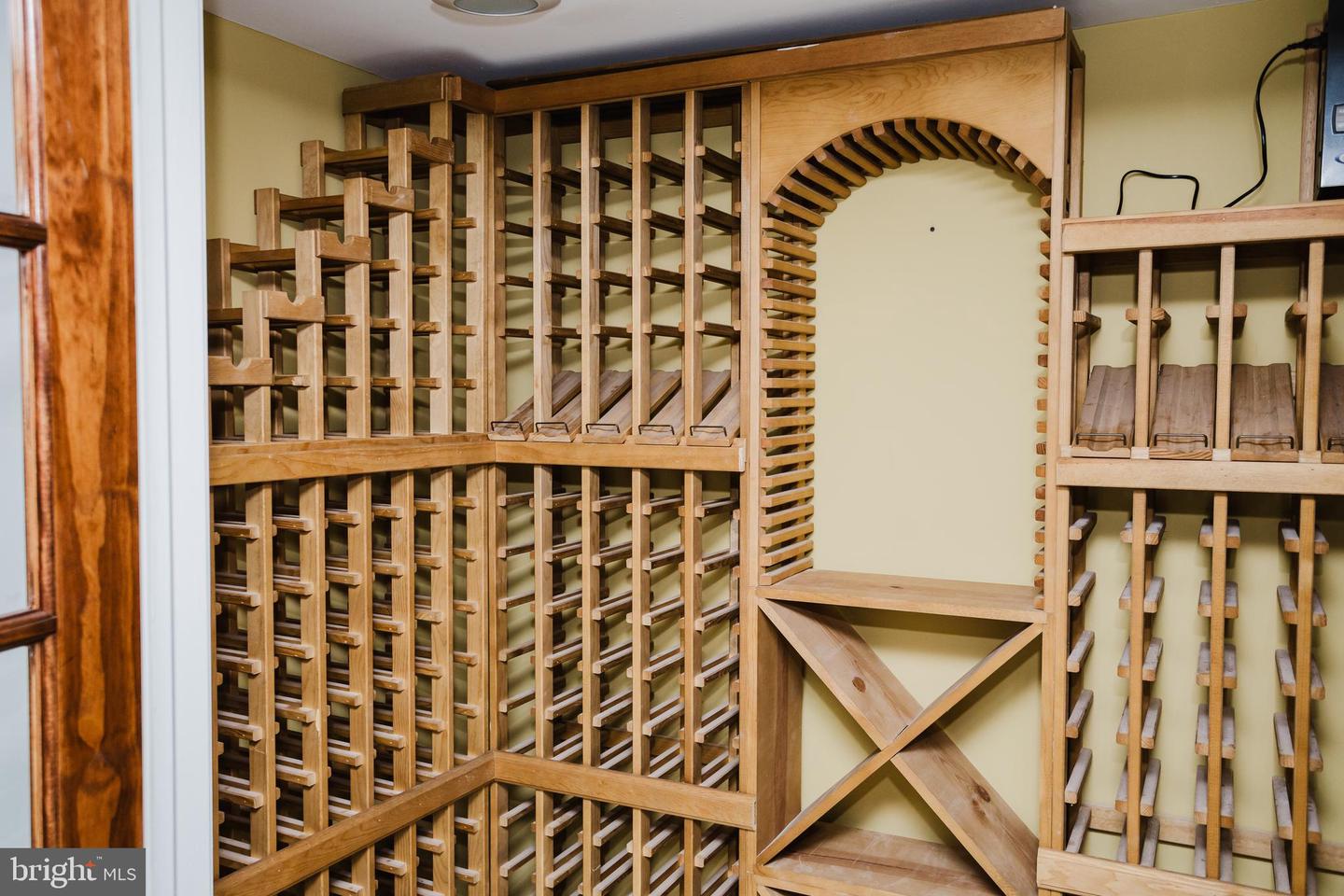 2177 CHAIN BRIDGE RD, VIENNA, Virginia 22182, 4 Bedrooms Bedrooms, ,3 BathroomsBathrooms,Residential,For sale,2177 CHAIN BRIDGE RD,VAFX2291316 MLS # VAFX2291316