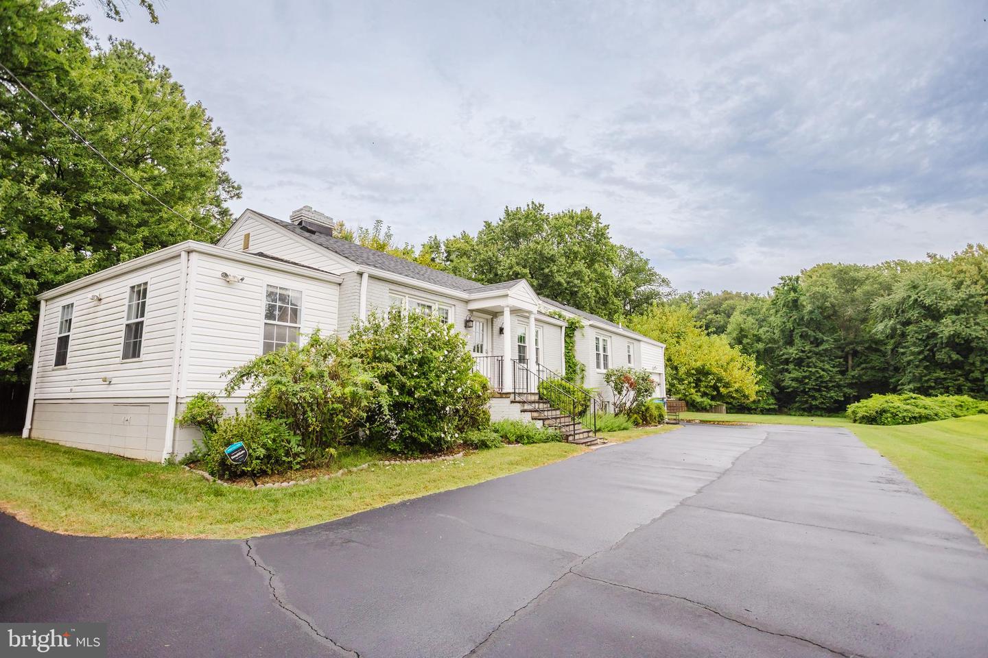 2177 CHAIN BRIDGE RD, VIENNA, Virginia 22182, 4 Bedrooms Bedrooms, ,3 BathroomsBathrooms,Residential,For sale,2177 CHAIN BRIDGE RD,VAFX2291316 MLS # VAFX2291316