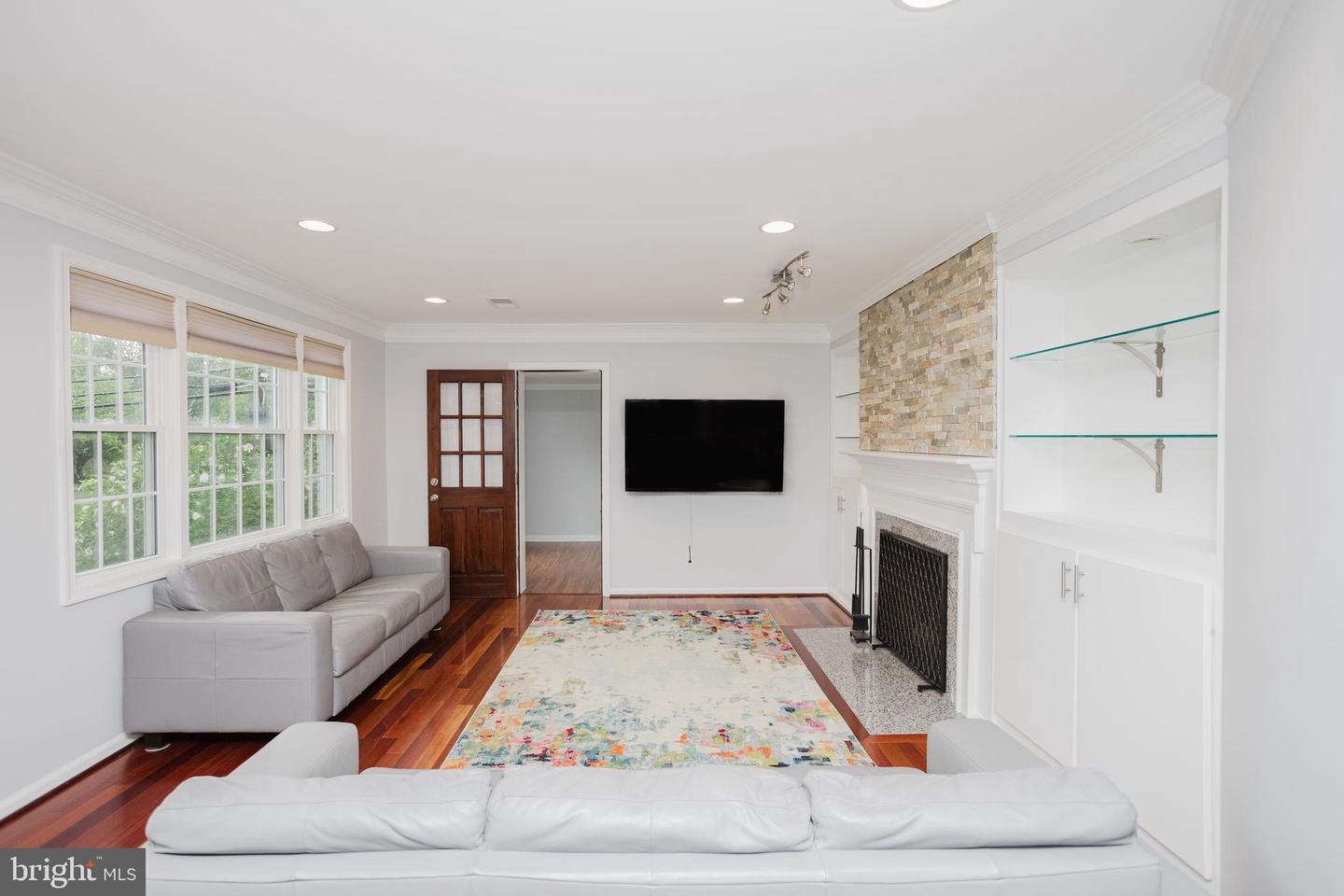 2177 CHAIN BRIDGE RD, VIENNA, Virginia 22182, 4 Bedrooms Bedrooms, ,3 BathroomsBathrooms,Residential,For sale,2177 CHAIN BRIDGE RD,VAFX2291316 MLS # VAFX2291316