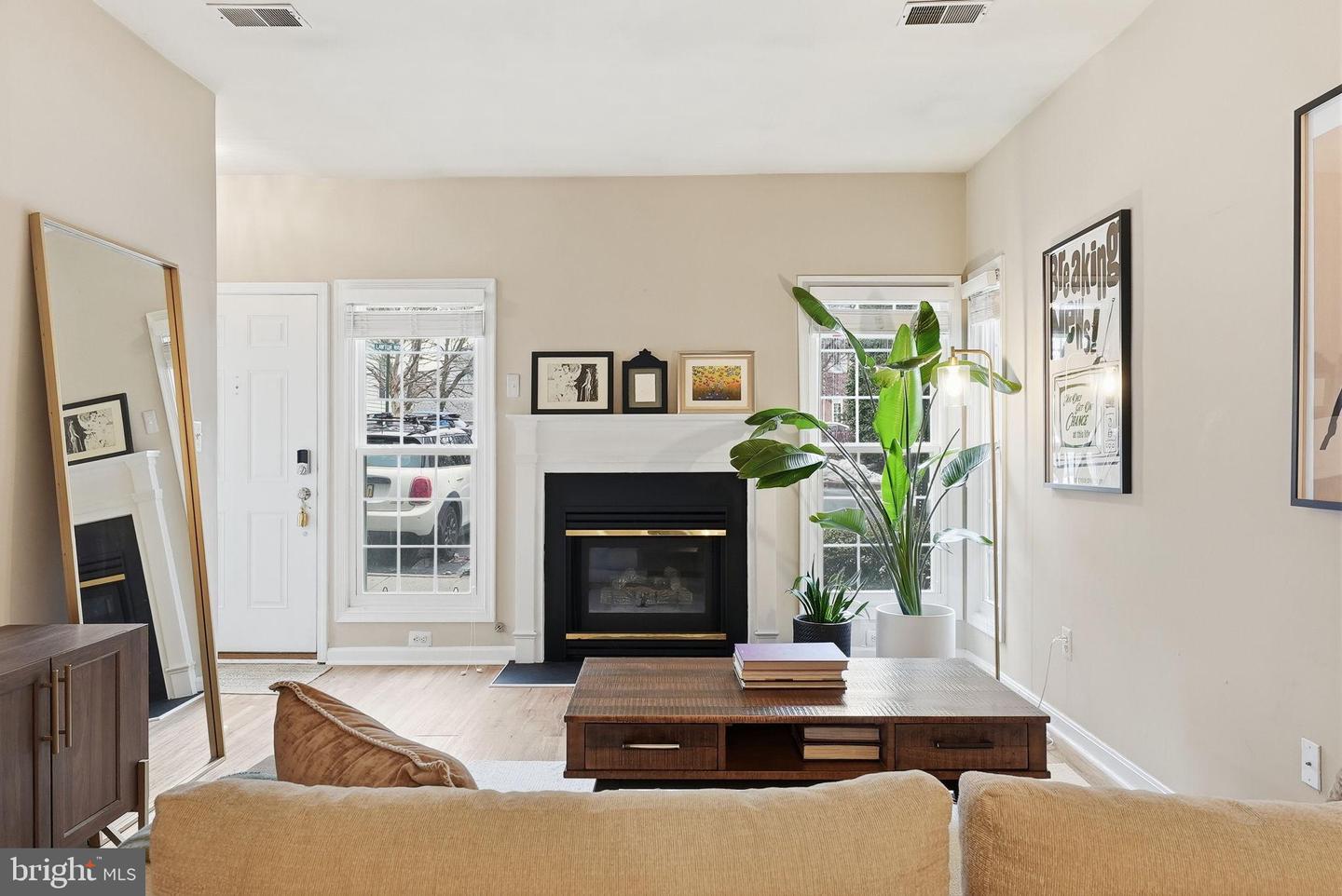 4656 LAWTON WAY, ALEXANDRIA, Virginia 22311, 1 Bedroom Bedrooms, 5 Rooms Rooms,1 BathroomBathrooms,Residential,For sale,4656 LAWTON WAY,VAAX2054228 MLS # VAAX2054228