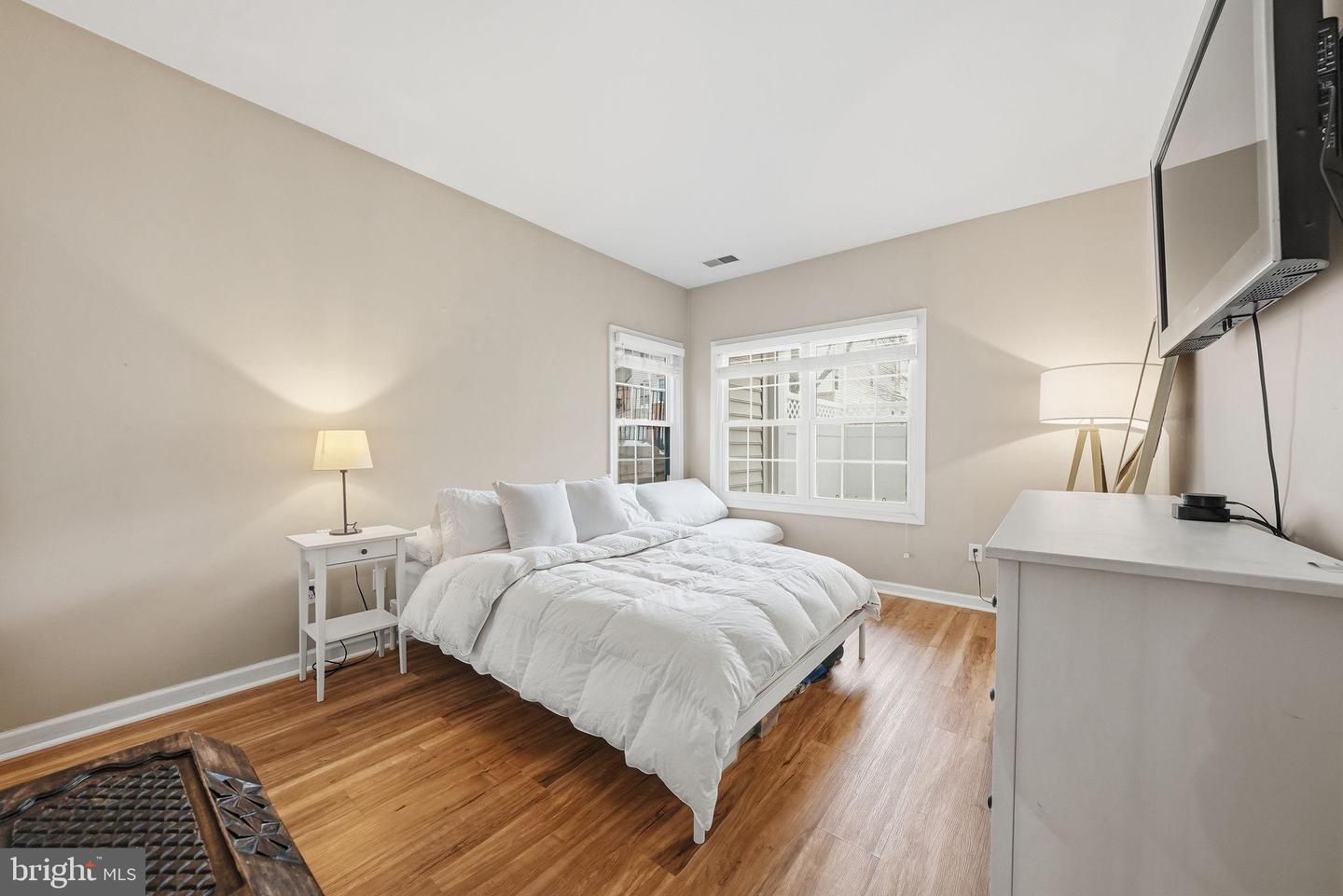 4656 LAWTON WAY, ALEXANDRIA, Virginia 22311, 1 Bedroom Bedrooms, 5 Rooms Rooms,1 BathroomBathrooms,Residential,For sale,4656 LAWTON WAY,VAAX2054228 MLS # VAAX2054228