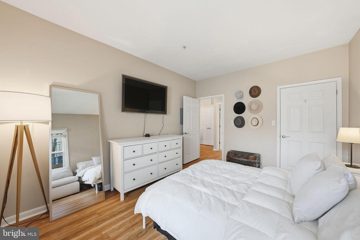 4656 LAWTON WAY, ALEXANDRIA, Virginia 22311, 1 Bedroom Bedrooms, 5 Rooms Rooms,1 BathroomBathrooms,Residential,For sale,4656 LAWTON WAY,VAAX2054228 MLS # VAAX2054228